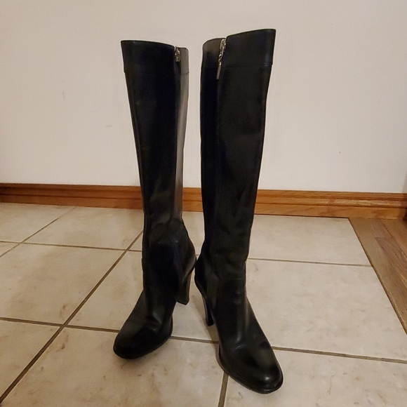Tommy Hilfiger Shoes - Tommy Hilfiger boots 7 1/2 med